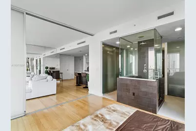 1040 Biscayne Blvd #1107, Miami, FL 33132 - Photo 19