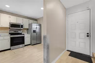 11625 NW 11th St, Pembroke Pines, FL 33026 - Photo 9