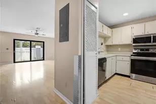 11625 NW 11th St, Pembroke Pines, FL 33026 - Photo 13