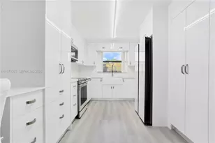 10207 Sunrise Lakes Blvd, Sunrise, FL 33322 - Photo 19