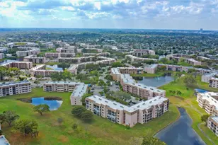 10207 Sunrise Lakes Blvd, Sunrise, FL 33322 - Photo 17