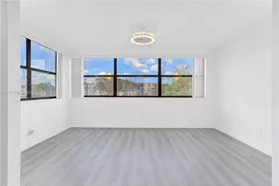 10207 Sunrise Lakes Blvd, Sunrise, FL 33322 - Photo 15