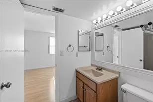 10105 W Sunrise Blvd, Plantation, FL 33322 - Photo 13