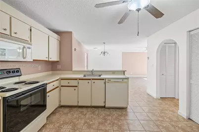 10105 W Sunrise Blvd #104, Plantation, FL 33322 - Photo 5