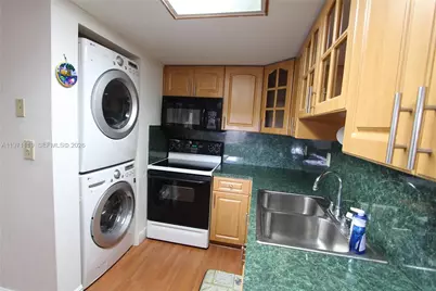 10000 NW 80th Ct #2559, Hialeah Gardens, FL 33016 - Photo 3