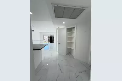 8290 Lake Dr #427, Doral, FL 33166 - Photo 11