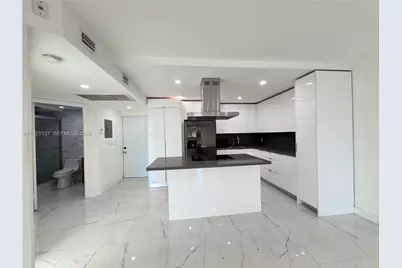 8290 Lake Dr #427, Doral, FL 33166 - Photo 7