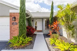 13810 Roanoke St, Davie, FL 33325 - Photo 5