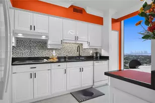 4775 Collins Ave, Miami Beach, FL 33140 - Photo 7