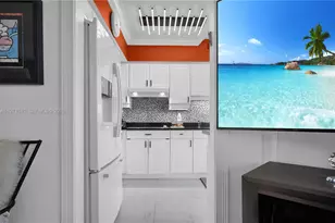 4775 Collins Ave, Miami Beach, FL 33140 - Photo 13