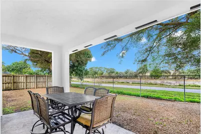 2875 NE 4th St, Homestead, FL 33033 - Photo 37