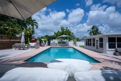 31 SW 6th St, Hallandale Beach, FL 33009 - Photo 1