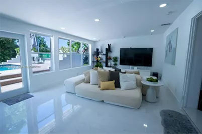 31 SW 6th St, Hallandale Beach, FL 33009 - Photo 13