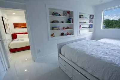 31 SW 6th St, Hallandale Beach, FL 33009 - Photo 15