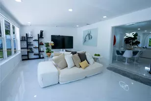 31 SW 6th St, Hallandale Beach, FL 33009 - Photo 5