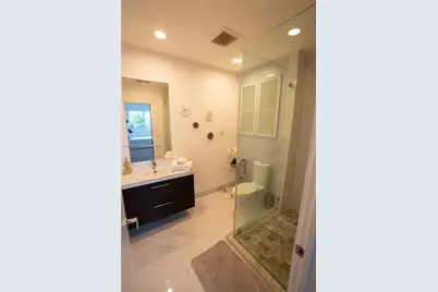 31 SW 6th St, Hallandale Beach, FL 33009 - Photo 23