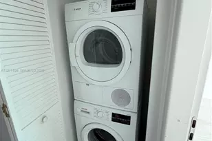 300 S Biscayne Blvd, Miami, FL 33131 - Photo 13