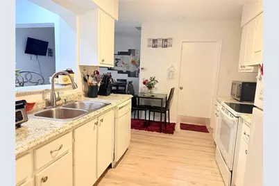 7102 NW 73rd St, Tamarac, FL 33321 - Photo 3