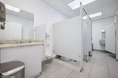 10405 NW 37th Ter, Doral, FL 33178 - Photo 15
