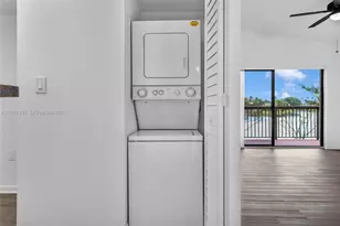 9785 Nob Hill Ct, Sunrise, FL 33351 - Photo 5