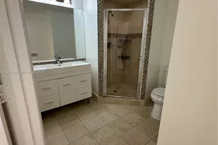 5085 NW 7th St, Miami, FL 33126 - Photo 9