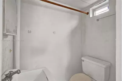 831 NW 21st Ct, Miami, FL 33125 - Photo 33