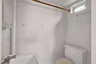 831 NW 21st Ct, Miami, FL 33125 - Photo 33