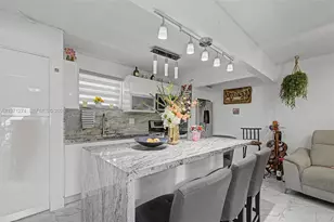 399 NW 72nd Ave, Miami, FL 33126 - Photo 7