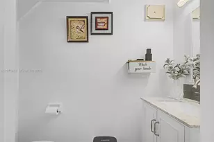 399 NW 72nd Ave, Miami, FL 33126 - Photo 9