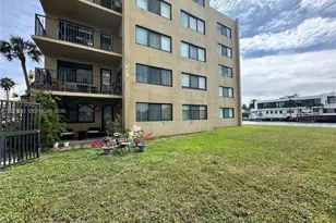 301 Golden Isles Dr, Hallandale Beach, FL 33009 - Photo 21