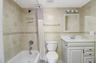 4717 NW 7th St, Miami, FL 33126 - Photo 13