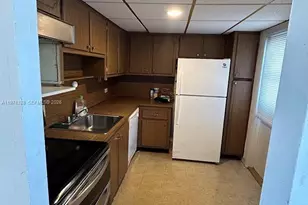 447 NE 195th St, Miami, FL 33179 - Photo 5