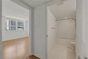 1155 Brickell Bay Dr, Miami, FL 33131 - Photo 15