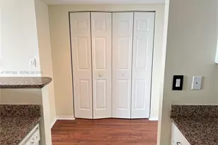 1155 Brickell Bay Dr, Miami, FL 33131 - Photo 5