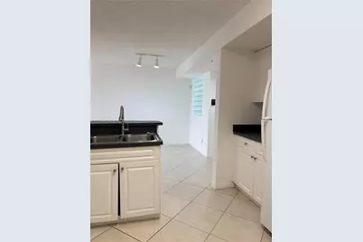 9640 NW 2nd St #5-105, Pembroke Pines, FL 33024 - Photo 11