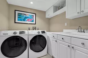 3000 Island Blvd, Aventura, FL 33160 - Photo 35