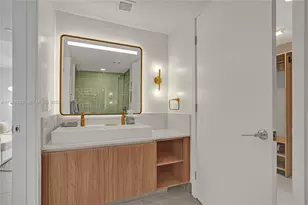 159 NE 6th St, Miami, FL 33132 - Photo 9