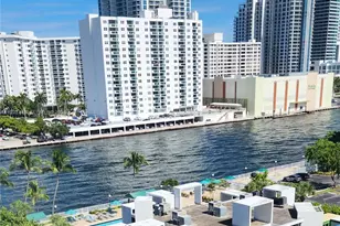 1000 Parkview Dr, Hallandale Beach, FL 33009 - Photo 25