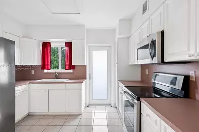 600 Layne Blvd #128, Hallandale Beach, FL 33009 - Photo 9