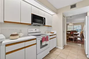 900 SW 125th Way, Pembroke Pines, FL 33027 - Photo 9