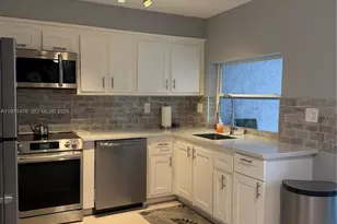 5270 NE 6th Ave, Oakland Park, FL 33334 - Photo 5