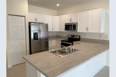 11379 W 34th Way, Hialeah, FL 33018 - Photo 9