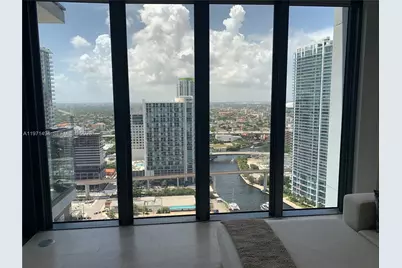 68 SE 6th St #3010, Miami, FL 33131 - Photo 5