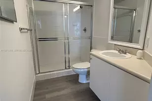 5085 NW 7th St, Miami, FL 33126 - Photo 11