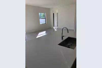 16045 NW 87th Ct, Miami Lakes, FL 33018 - Photo 7