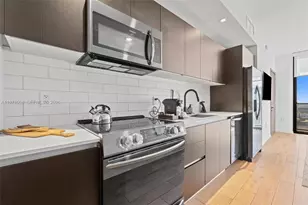 398 NE 5th St, Miami, FL 33132 - Photo 7