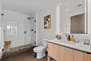 398 NE 5th St, Miami, FL 33132 - Photo 23