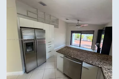 8886 SW 6th St #8886, Miami, FL 33174 - Photo 5
