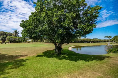 9811 N Hollybrook Lake Dr #204, Pembroke Pines, FL 33025 - Photo 7