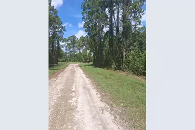 913 Abbey St E, Lehigh Acres, FL 33974 - Photo 3